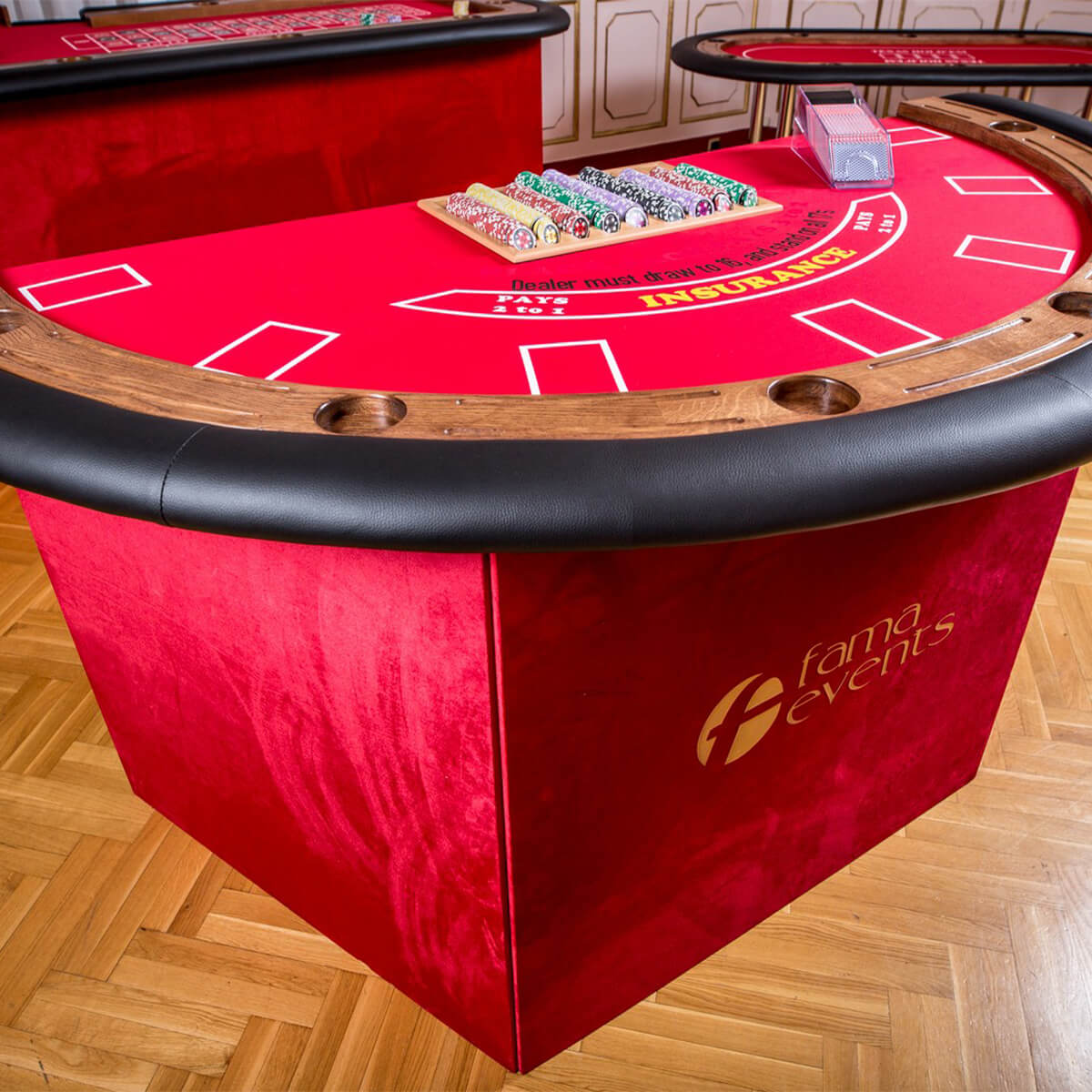 Fama-Casino-stol-do-black-jacka-3-002 Stół do Black Jacka wykończony drewnem, sukno standardowe, nogi z płyt obitych aksamitem