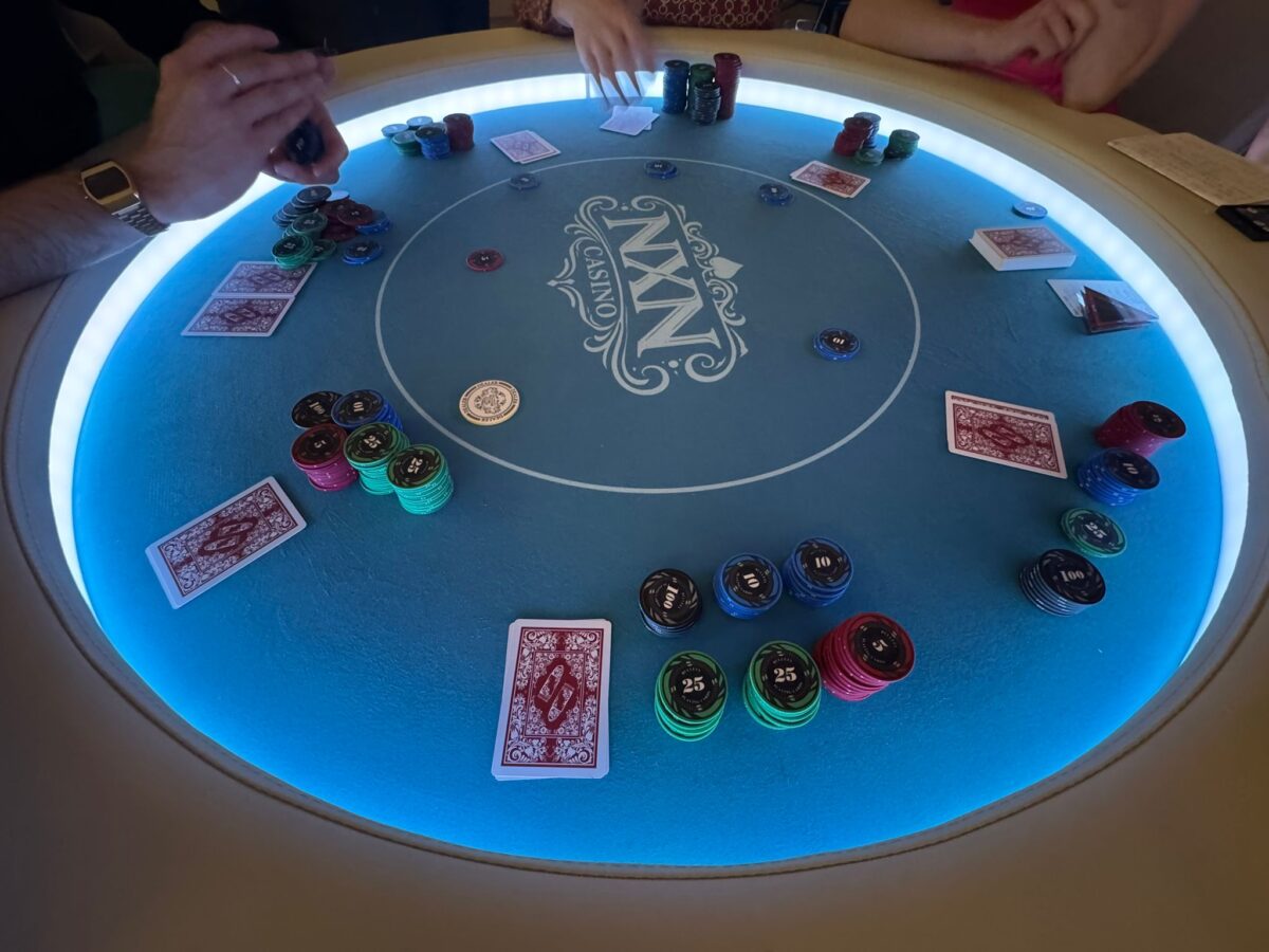 WhatsApp Image 2026-07-15 at 09.40.52 (1) Okrągły stół pokerowy VIP LED