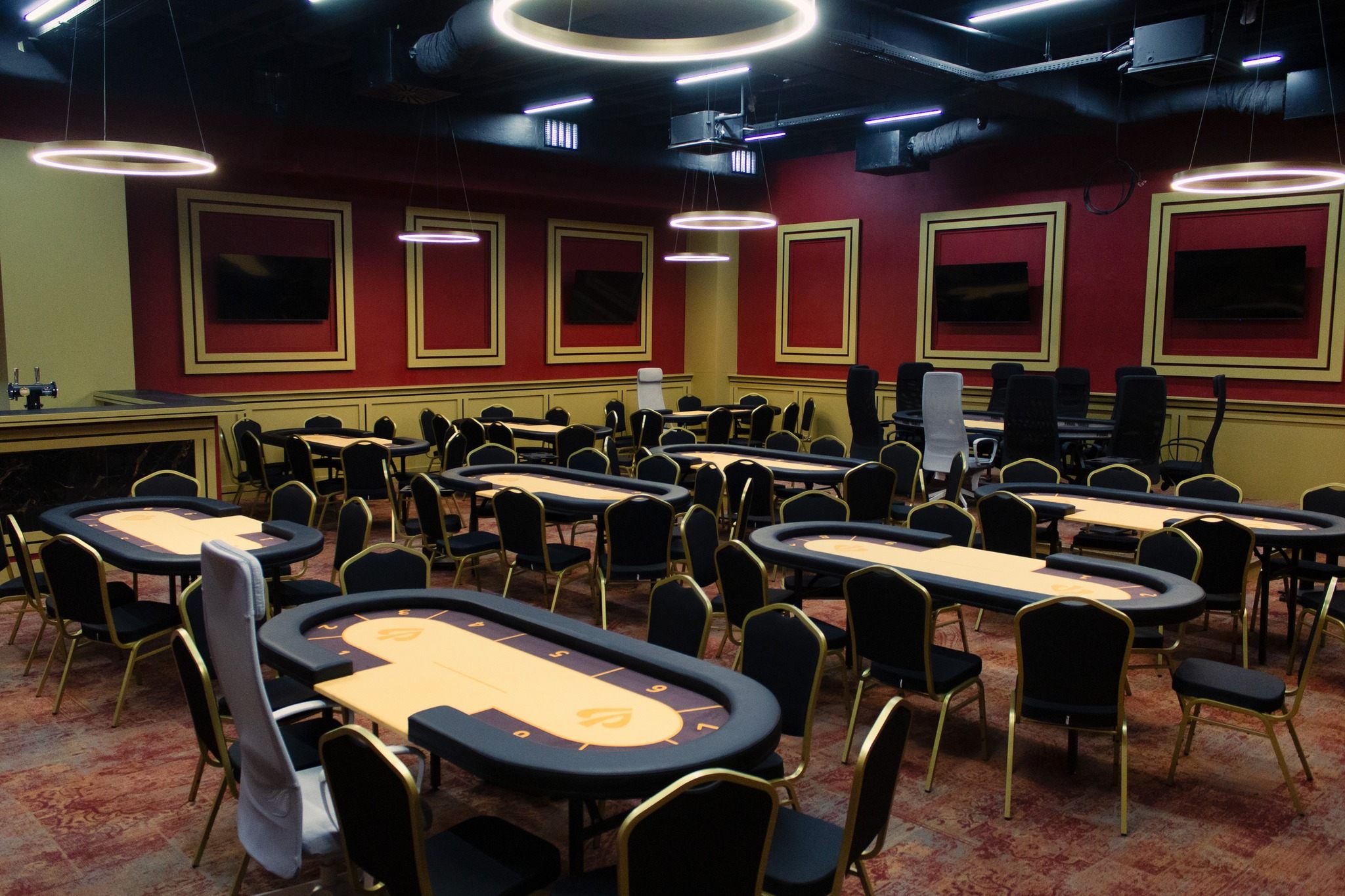 stoły pokerowe dla legalny poker - realizacja Fama Game Tables