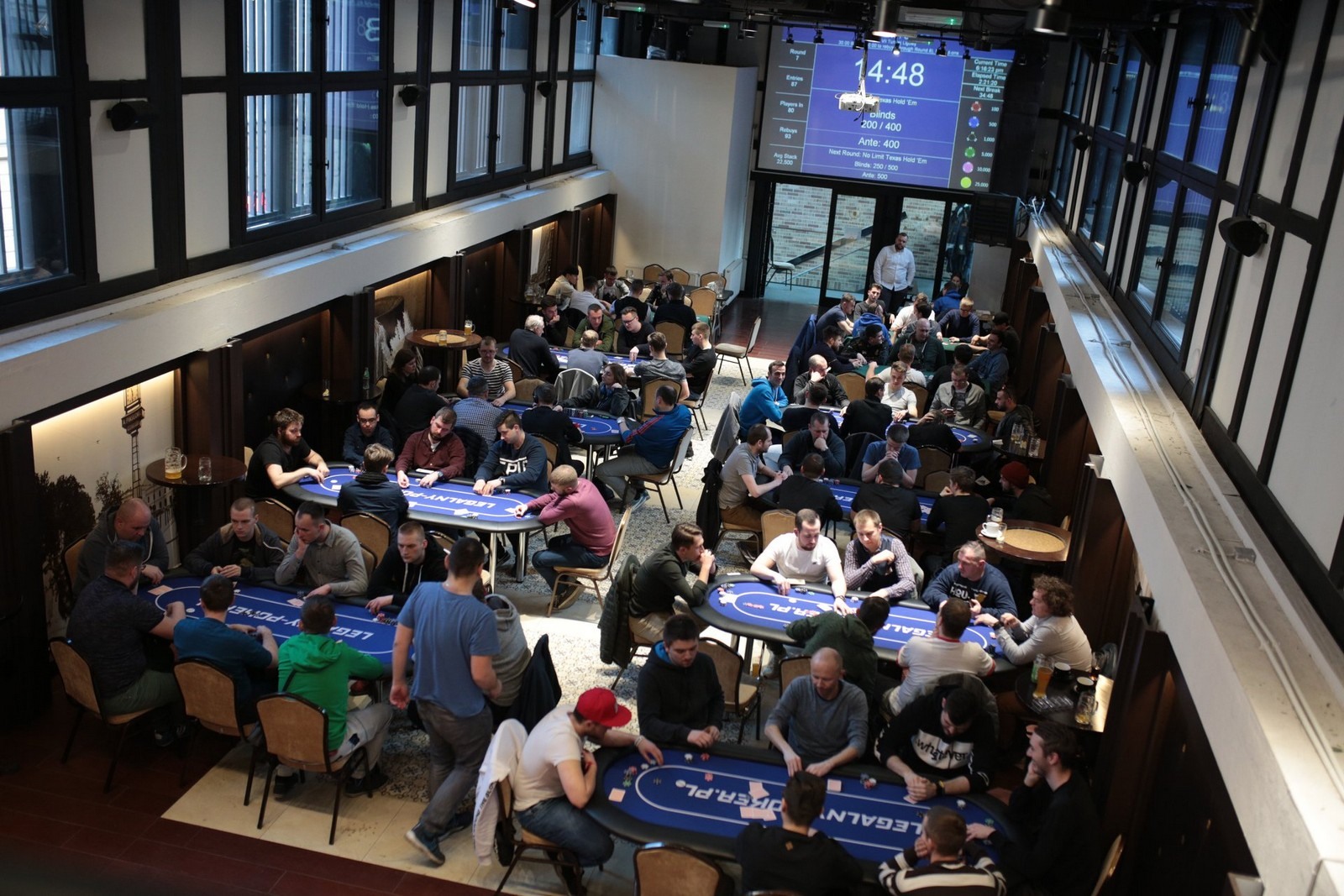 stoły pokerowe dla legalny poker - realizacja Fama Game Tables