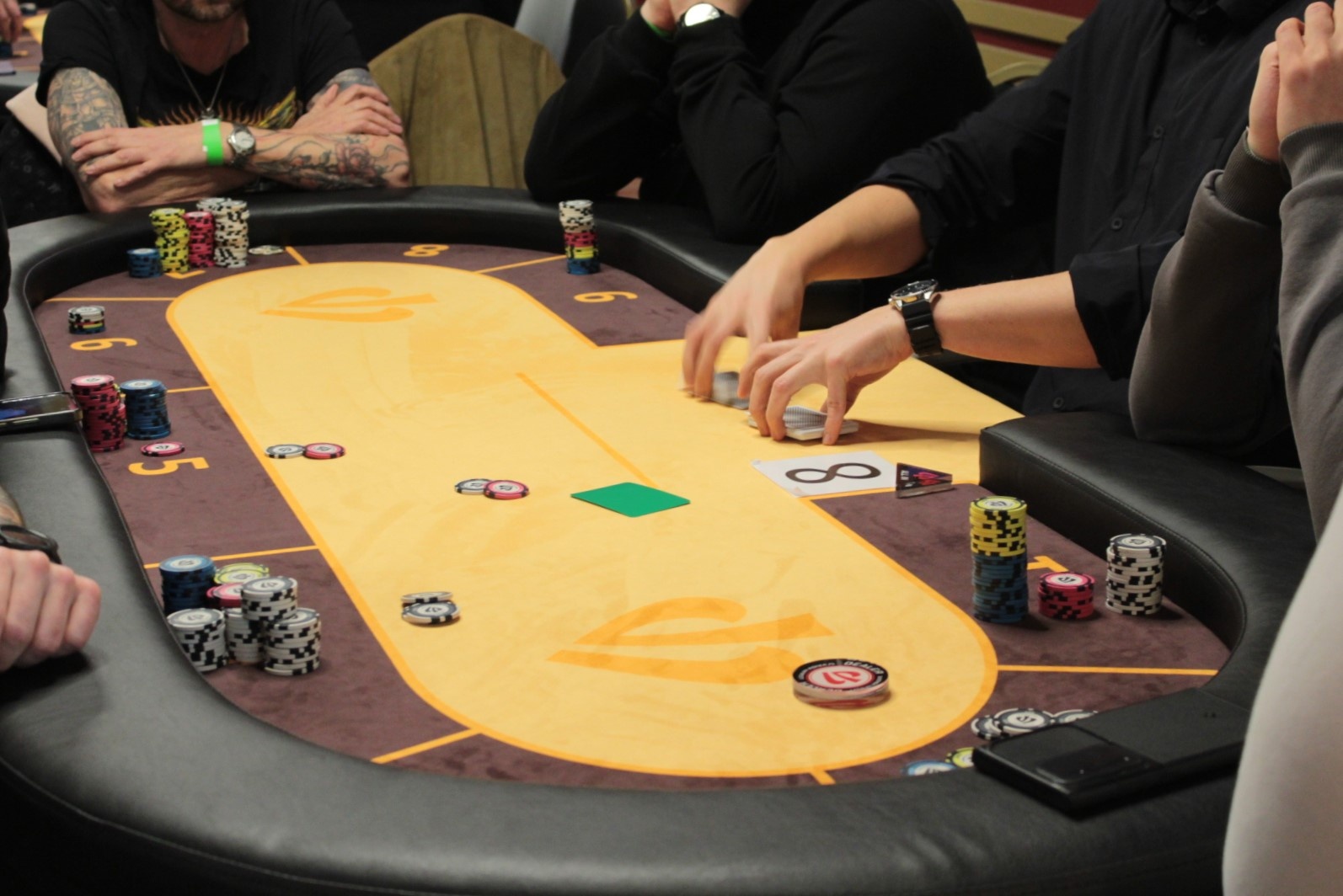 stoły pokerowe dla legalny poker - realizacja Fama Game Tables