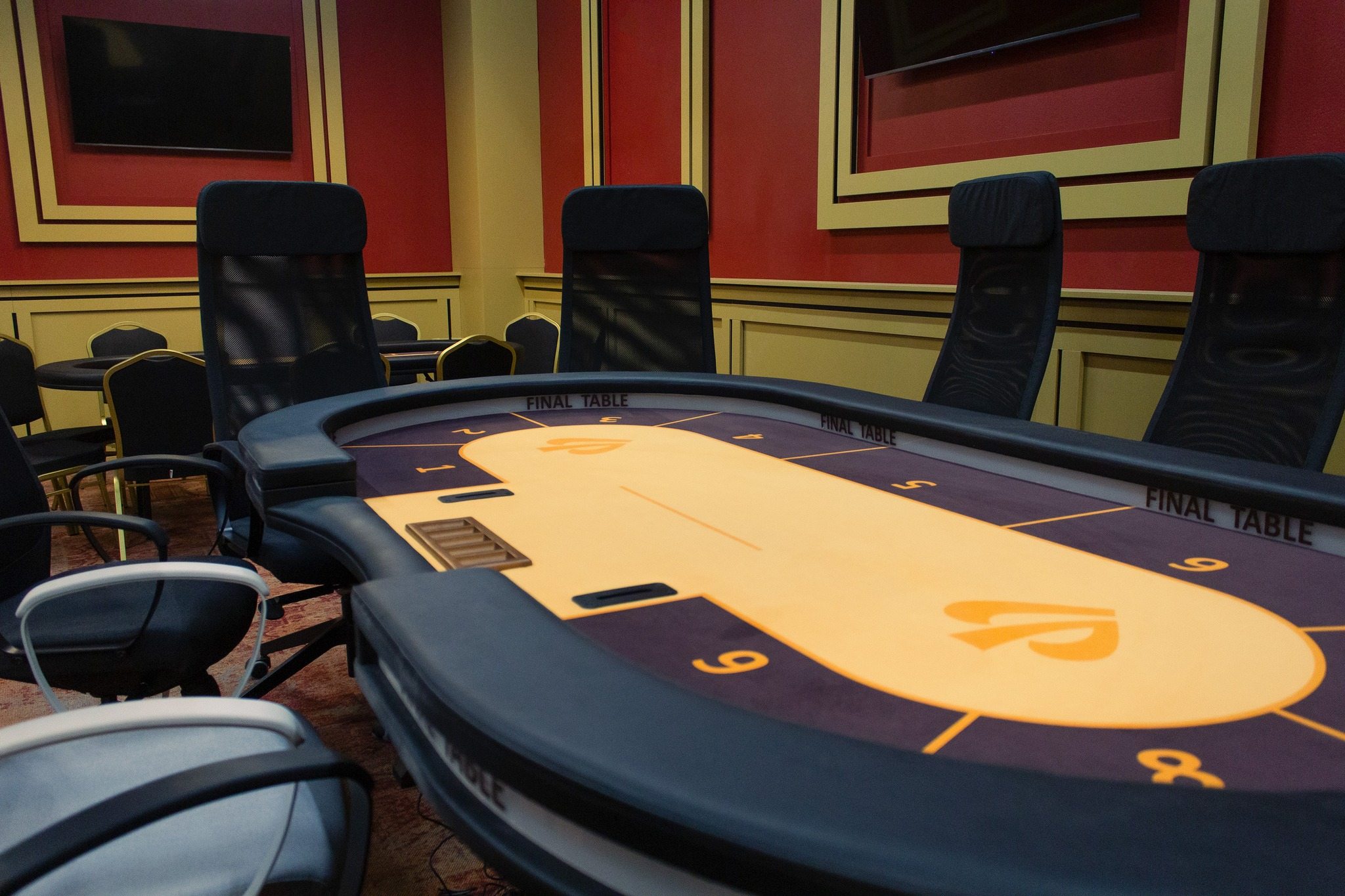 stoły pokerowe dla legalny poker - realizacja Fama Game Tables