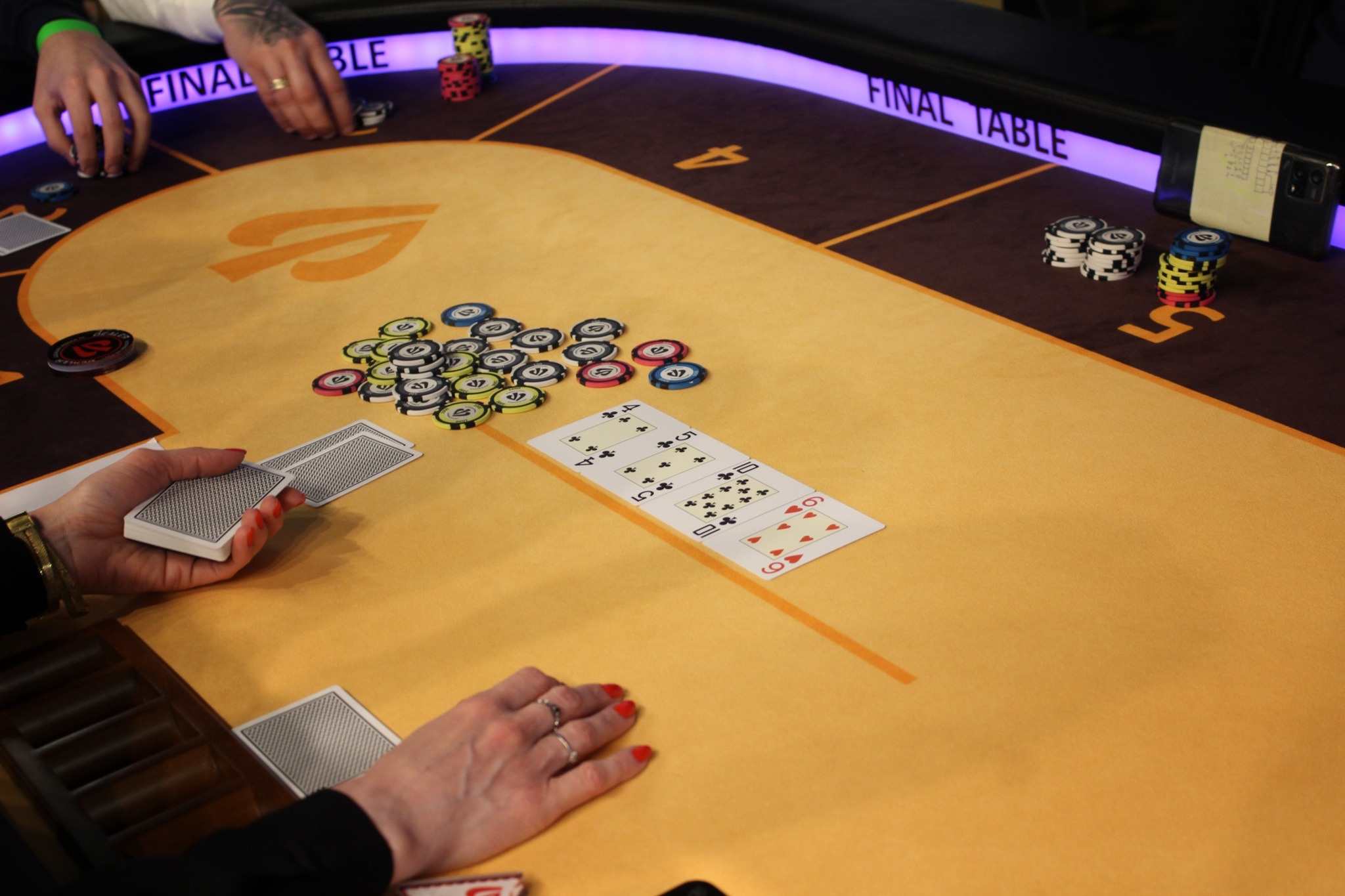 stoły pokerowe dla legalny poker - realizacja Fama Game Tables