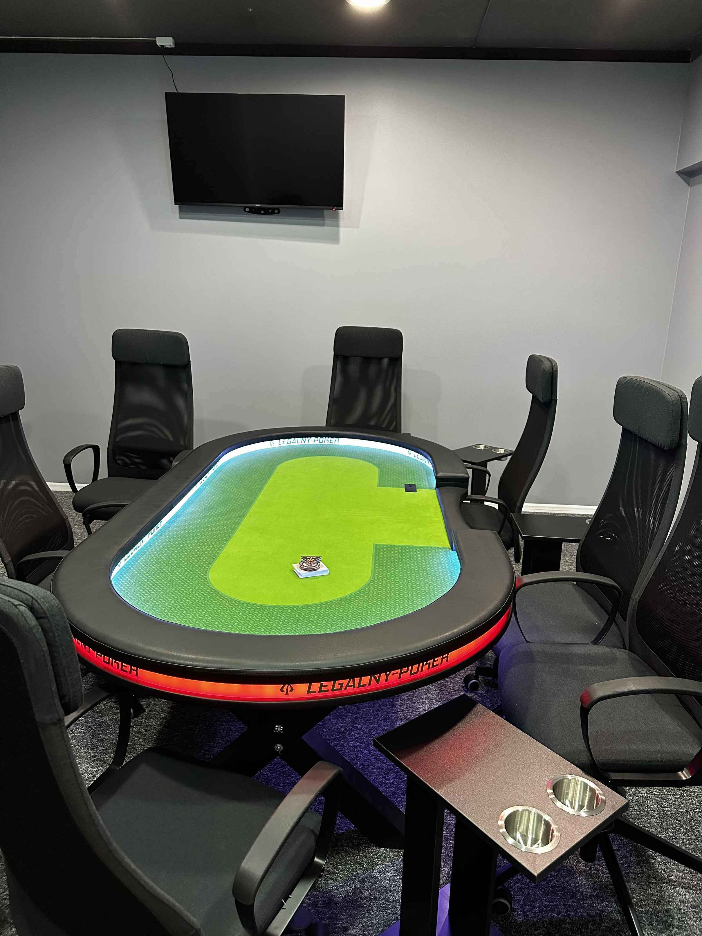 stoły pokerowe dla legalny poker - realizacja Fama Game Tables