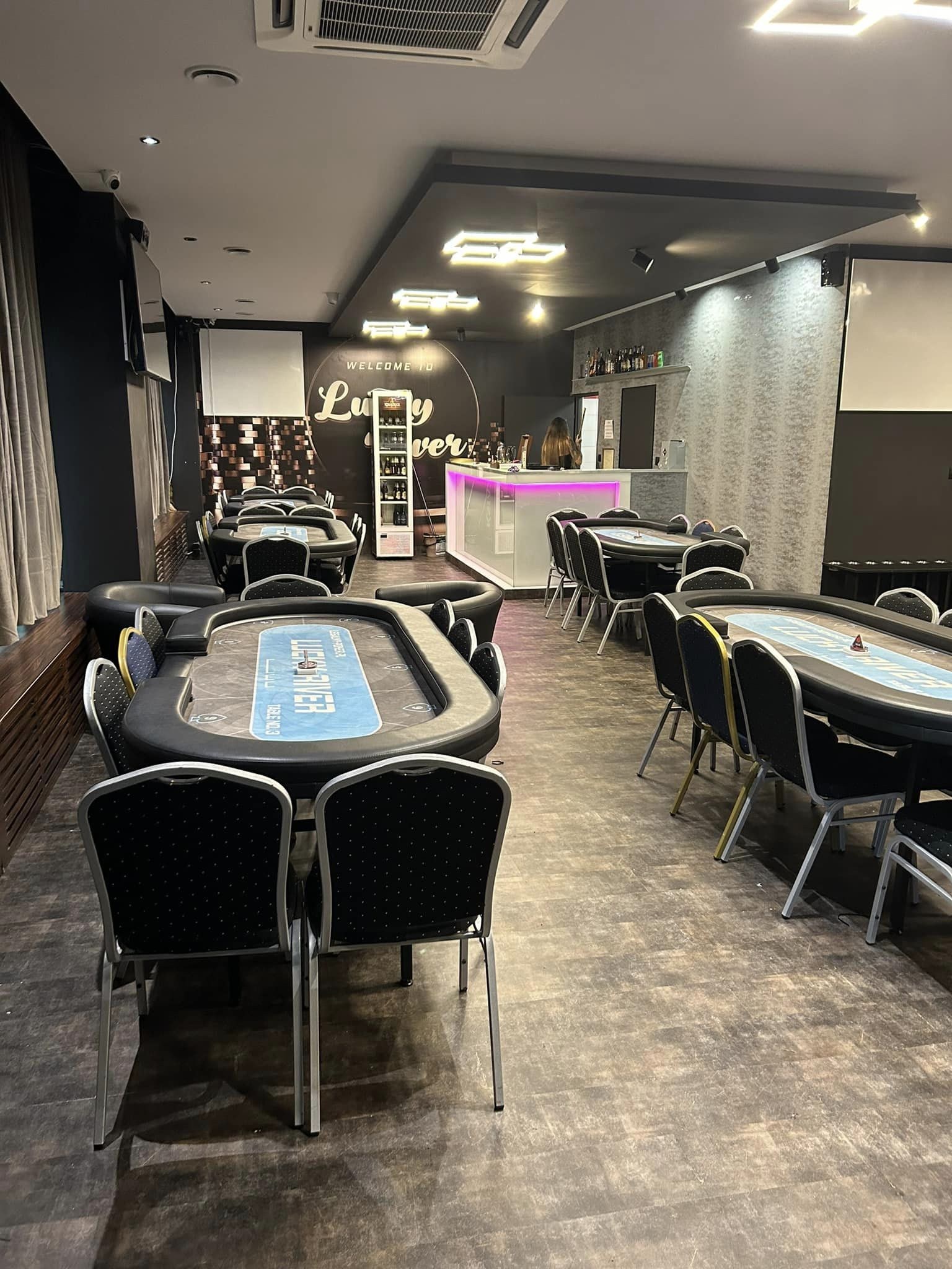 stoły pokerowe dla legalny poker - realizacja Fama Game Tables