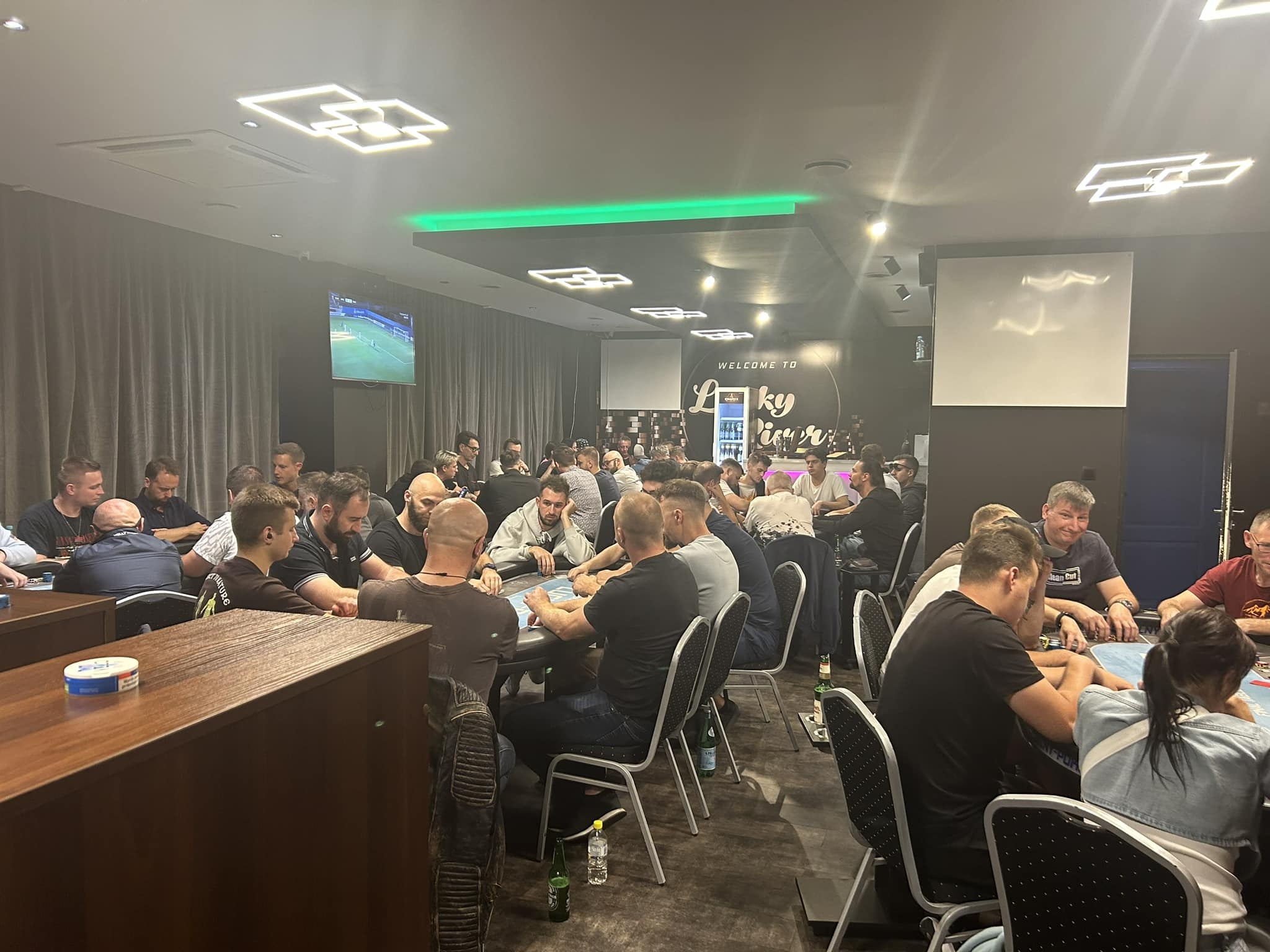 stoły pokerowe dla legalny poker - realizacja Fama Game Tables