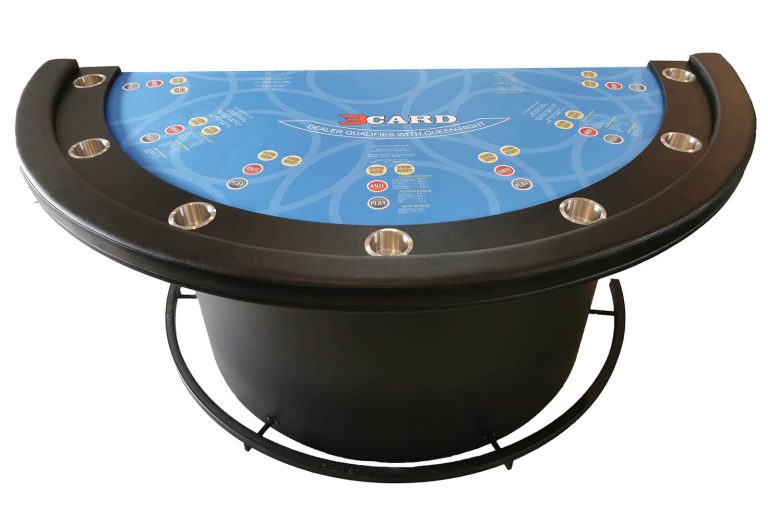 Custom-made table by Fama Game Tables