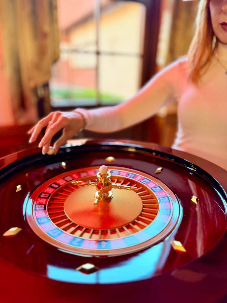 Genomförande: bord för roulette, poker och blackjack till Pałac Poledno